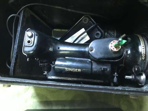 Rare Miniature Singer Machine Salesman Sample in original box ( Working )33 x 30 x 20 cm