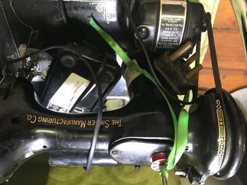 Rare Miniature Singer Machine Salesman Sample in original box ( Working )33 x 30 x 20 cm