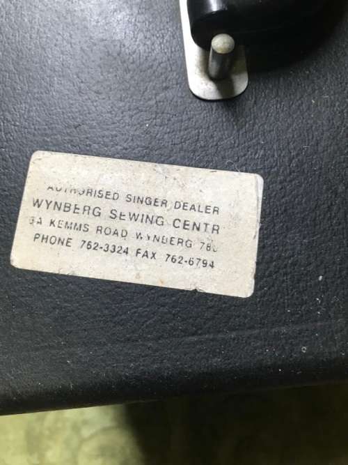 Rare Miniature Singer Machine Salesman Sample in original box ( Working )33 x 30 x 20 cm