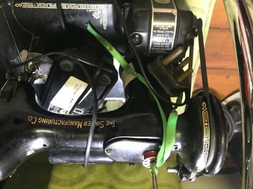 Rare Miniature Singer Machine Salesman Sample in original box ( Working )33 x 30 x 20 cm