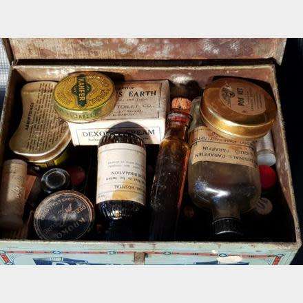 Dr De Haas Huis Apotheek Tin plus contents