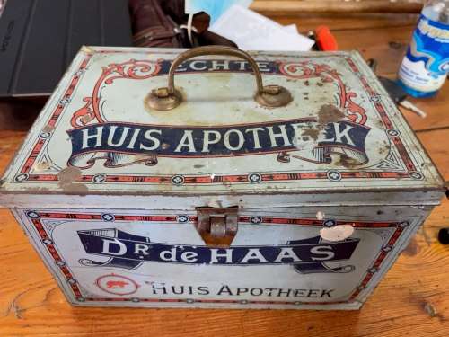 Dr De Haas Huis Apotheek Tin plus contents
