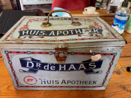 Dr De Haas Huis Apotheek Tin plus contents