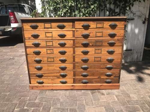 Original Oregan Printers Cabinet in good condition ( 128 x 100 x 40 cm )