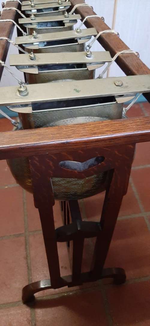 VINTAGE DINNERGONG IN GOOD WORKING CONDITION ( 80 x 56 x 33 cm )