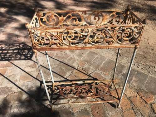 Very nice Cast Iron Plant Stand ( 52 x 21 x 71 cm )