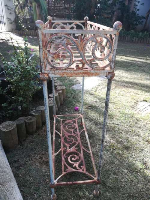 Very nice Cast Iron Plant Stand ( 52 x 21 x 71 cm )