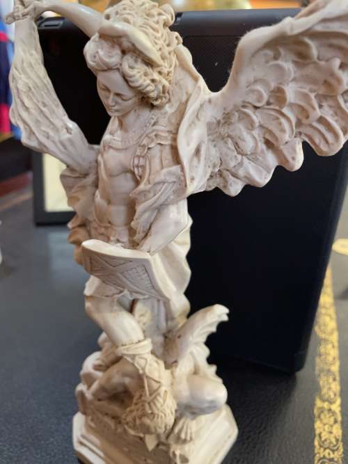 BEAUTIFUL STATUE OF ARCHANGEL MICHEAL CONQUERING THE DEVIL (32 CM )
