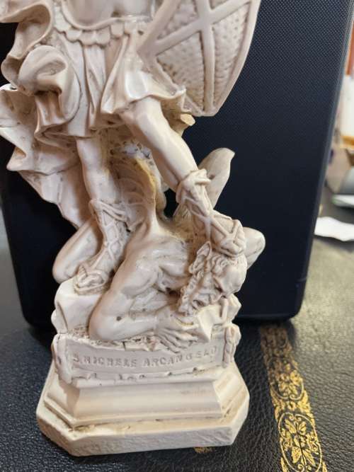 BEAUTIFUL STATUE OF ARCHANGEL MICHEAL CONQUERING THE DEVIL (32 CM )