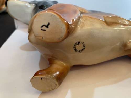 Daschund Beswick ( 23 x 14 cm )