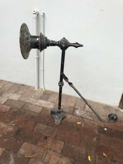 Beautiful Cast Iron Streetlamp ( 90 x 46 cm )