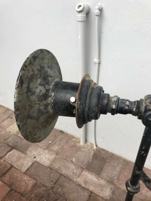 Beautiful Cast Iron Streetlamp ( 90 x 46 cm )