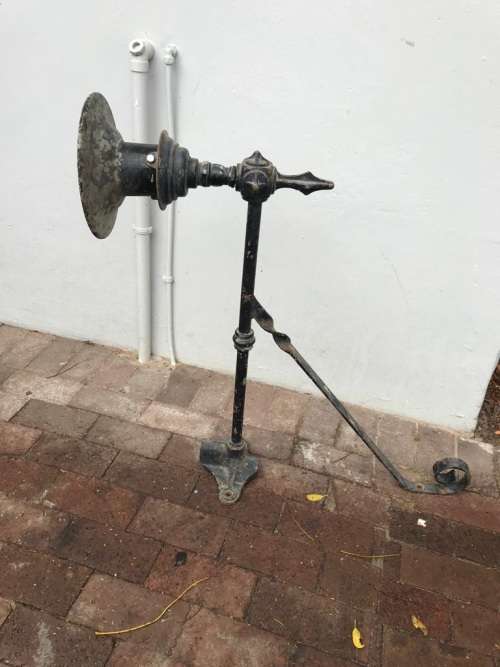 Beautiful Cast Iron Streetlamp ( 90 x 46 cm )
