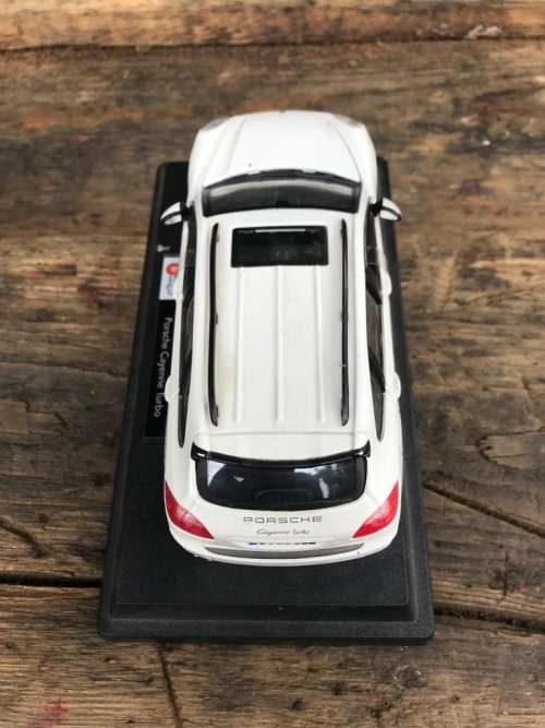 Porsche Cayenne Turbo 1/18 by Burgago