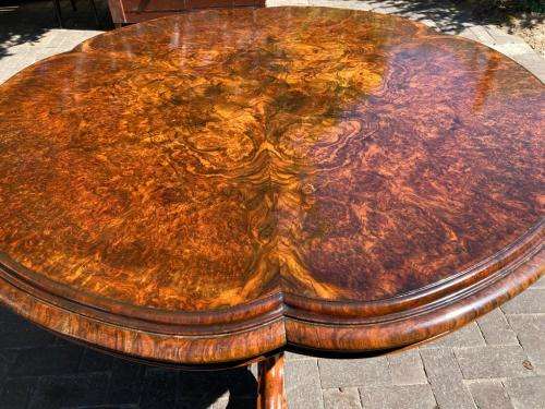 Magnifiscent Victorian Burr Walnut Table circa 1880 ( 76 cm x 135 cm diameter )