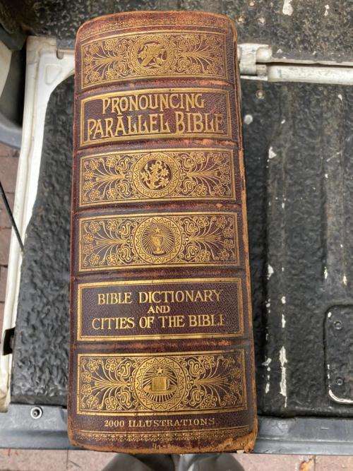 English Bible : Pronouncing Parallel Bible circa 1800`s
