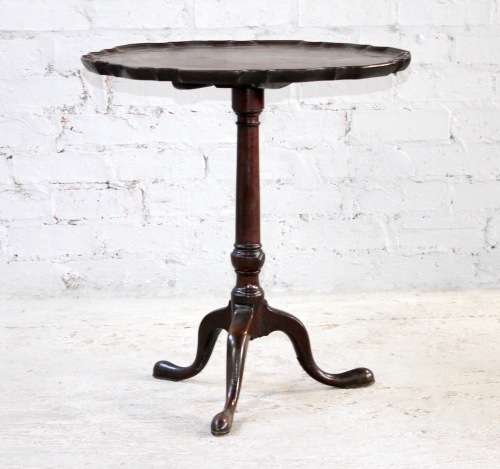 Rare Georgian Mahogany Tilttop Piecrust Table ( 61 x 66 cm )