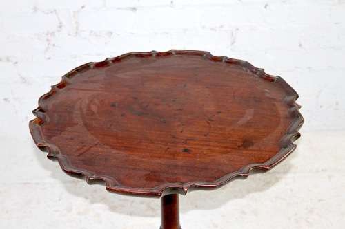 Rare Georgian Mahogany Tilttop Piecrust Table ( 61 x 66 cm )