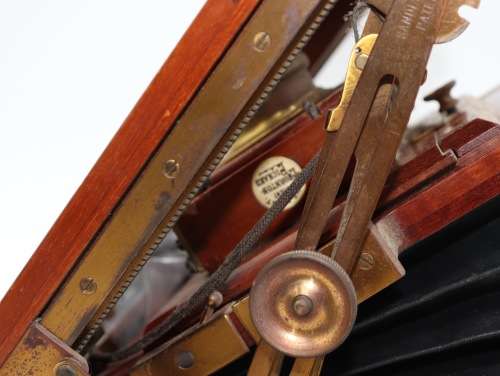 Sanderson Mahogany and Brass Field Box Camera ( 21 x 14 x 22 cm )