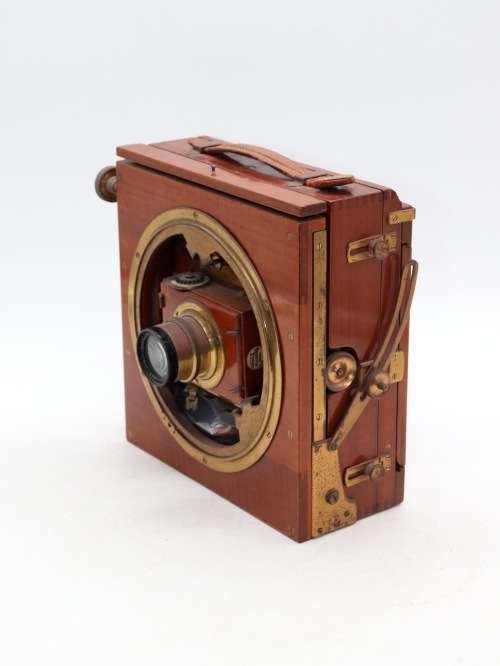 Sanderson Mahogany and Brass Field Box Camera ( 21 x 14 x 22 cm )