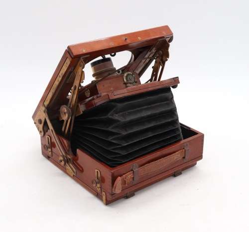 Sanderson Mahogany and Brass Field Box Camera ( 21 x 14 x 22 cm )