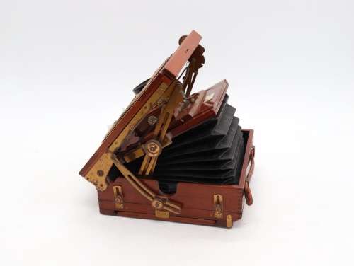 Sanderson Mahogany and Brass Field Box Camera ( 21 x 14 x 22 cm )