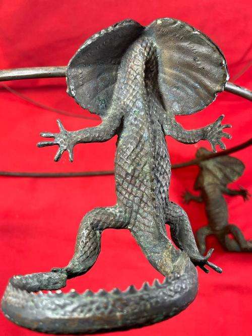 Beautiful Bronze Dragonsand Glass Centerpiece ( 40 cm diameter )