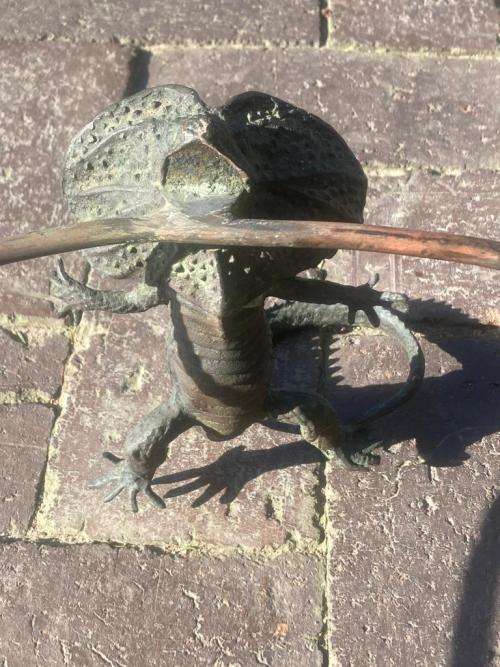 Beautiful Bronze Dragonsand Glass Centerpiece ( 40 cm diameter )