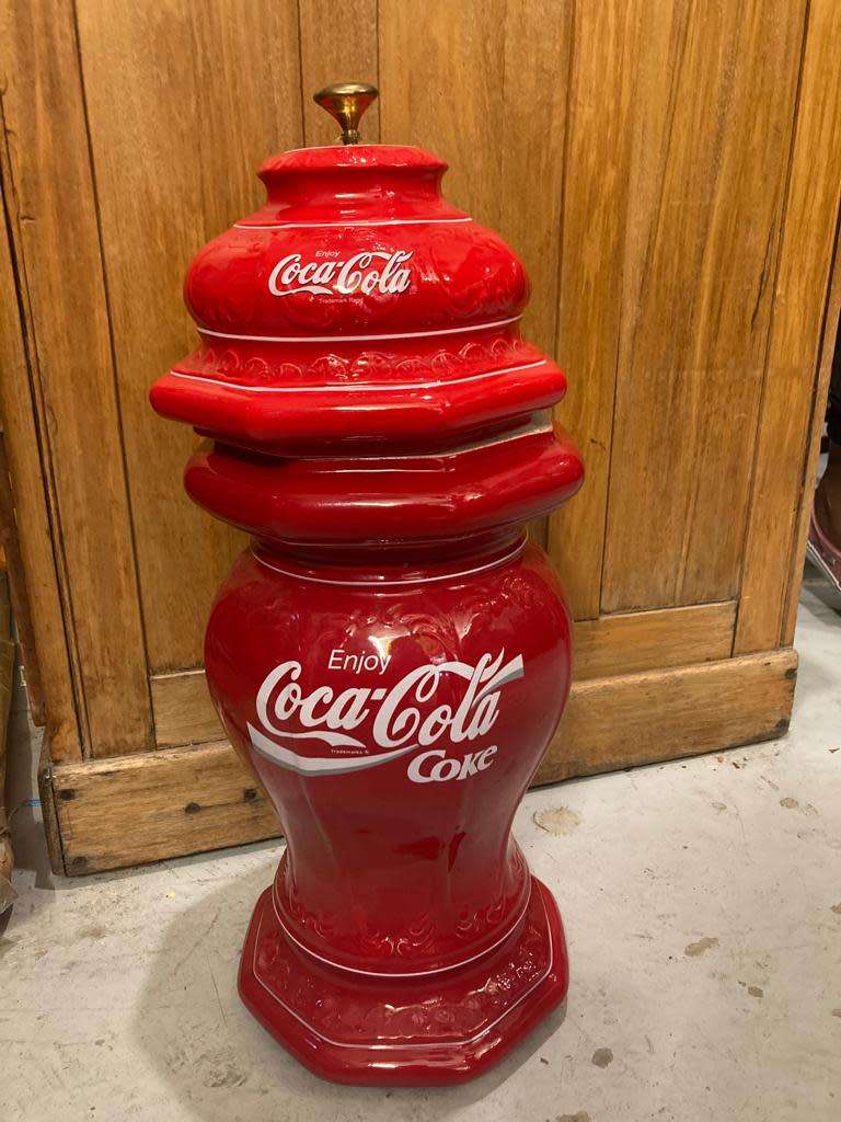Beautiful,Porcelain Coke Soda Fountain ( 54 x 22 cm )