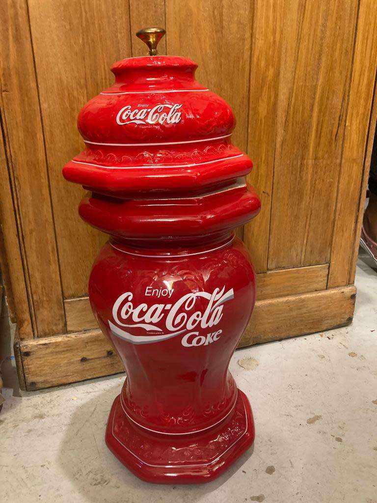 Beautiful,Porcelain Coke Soda Fountain ( 54 x 22 cm )