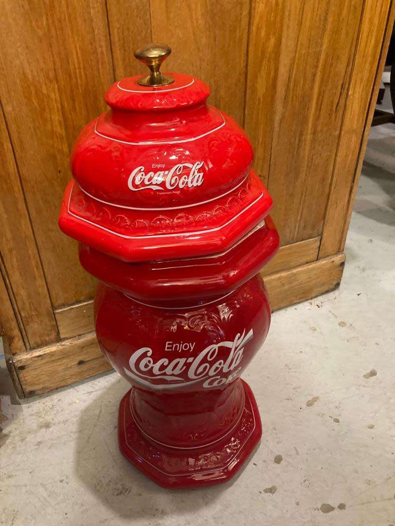 Beautiful,Porcelain Coke Soda Fountain ( 54 x 22 cm )