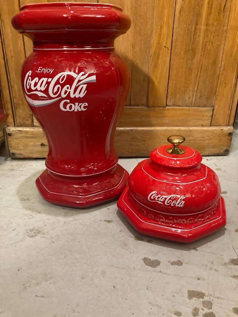 Beautiful,Porcelain Coke Soda Fountain ( 54 x 22 cm )