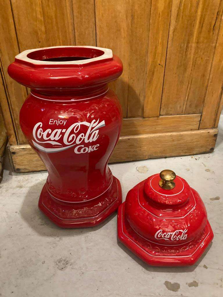 Beautiful,Porcelain Coke Soda Fountain ( 54 x 22 cm )