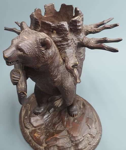 Vintage Black Forrest Carved Bear Pipestand ( 20 x 16 x 25 cm )