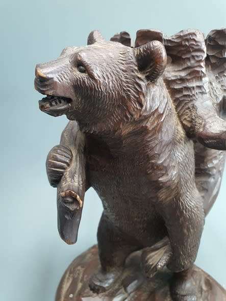 Vintage Black Forrest Carved Bear Pipestand ( 20 x 16 x 25 cm )