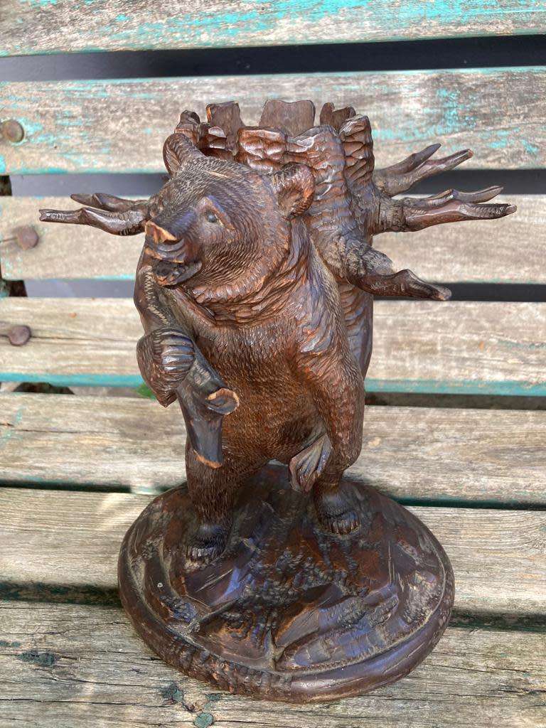 Vintage Black Forrest Carved Bear Pipestand ( 20 x 16 x 25 cm )