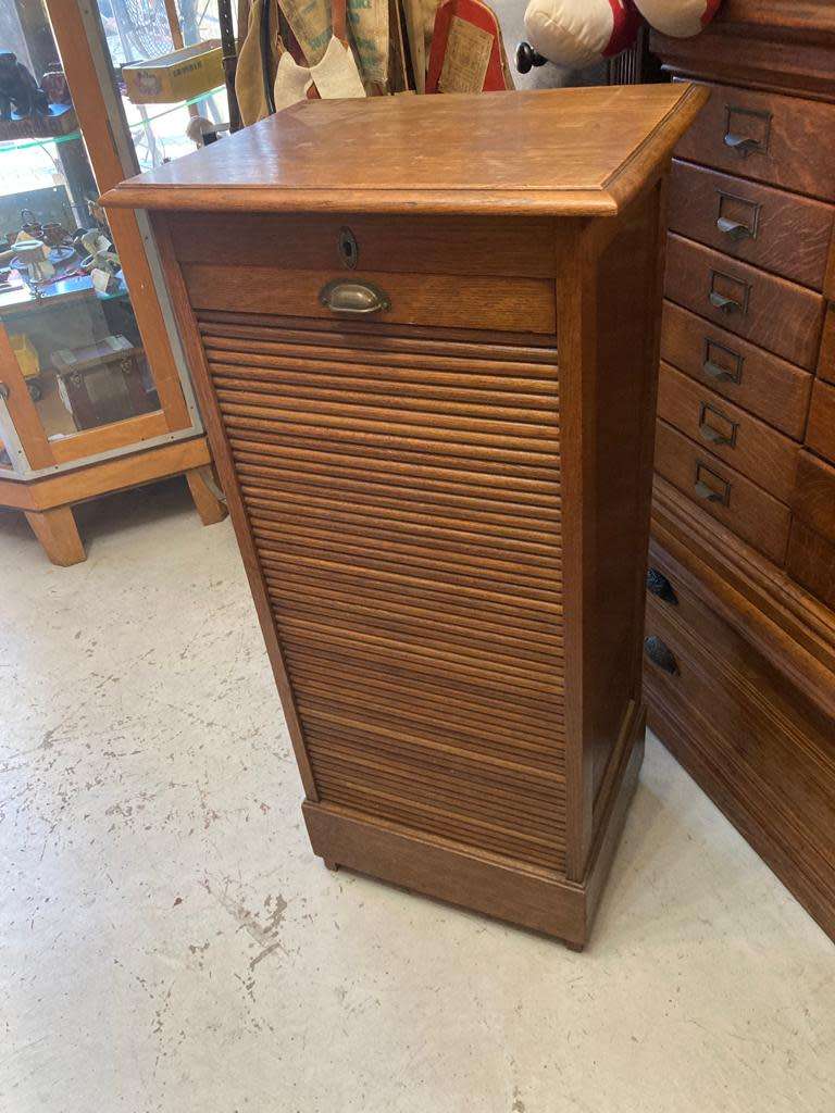 Vintage Oak Rolldoor Filing Cabinet ( 113 x 52 x 41 cm )