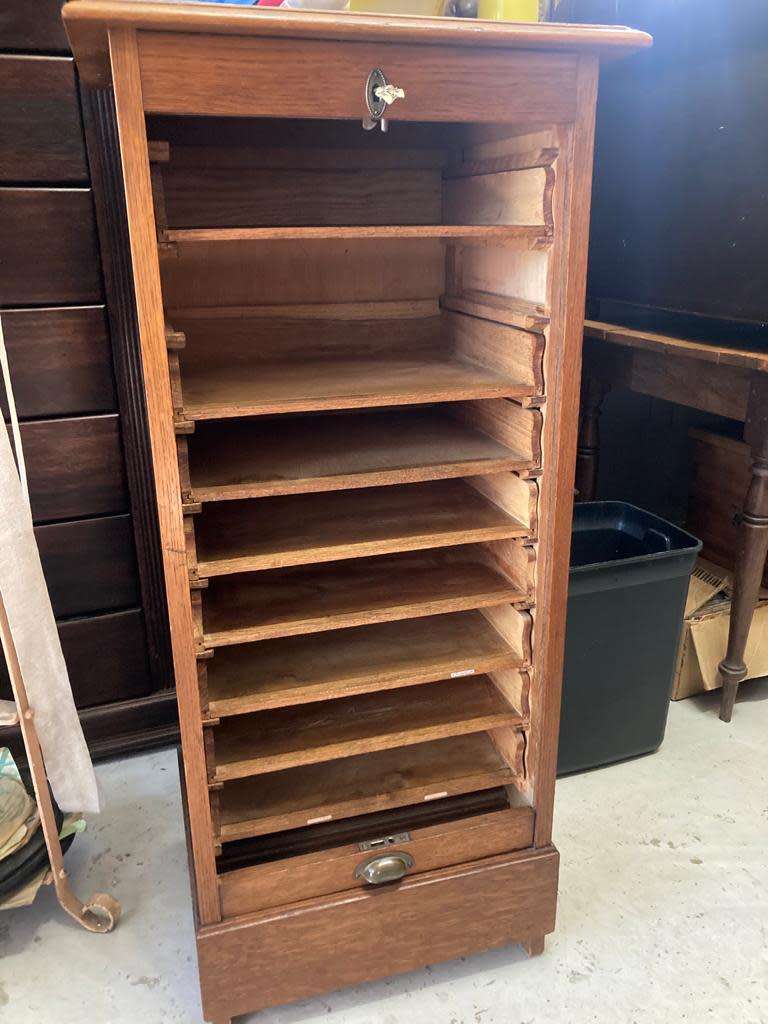 Vintage Oak Rolldoor Filing Cabinet ( 113 x 52 x 41 cm )