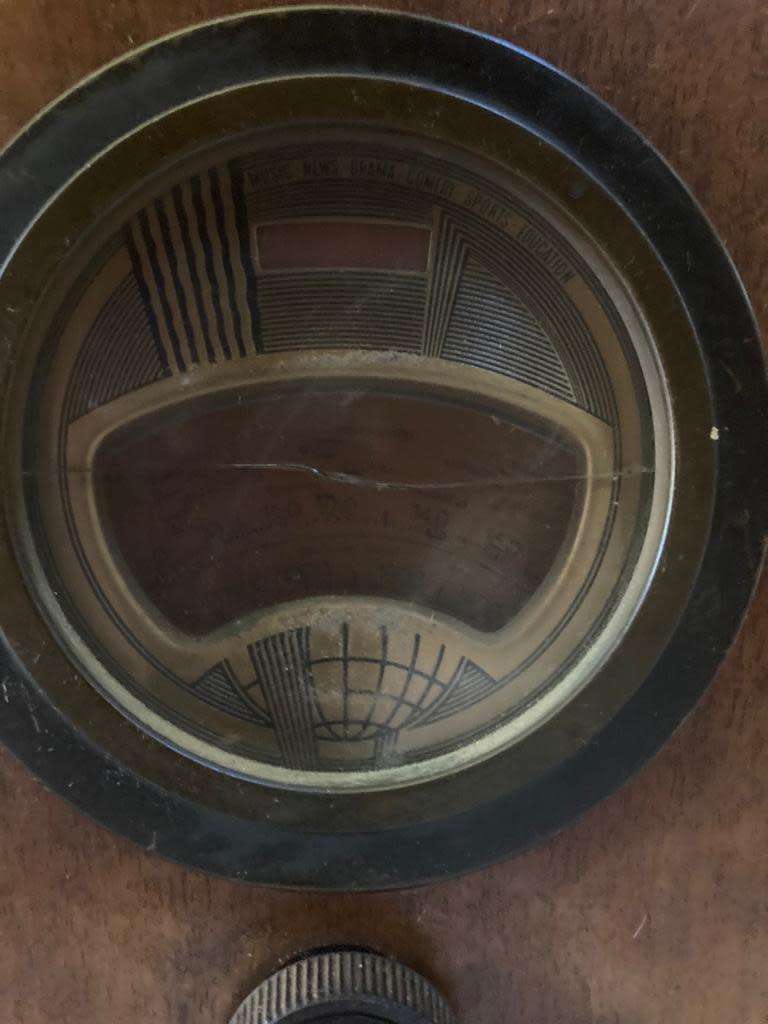 Vintage Philco Radio ( 53 x 43 x 30 cm )