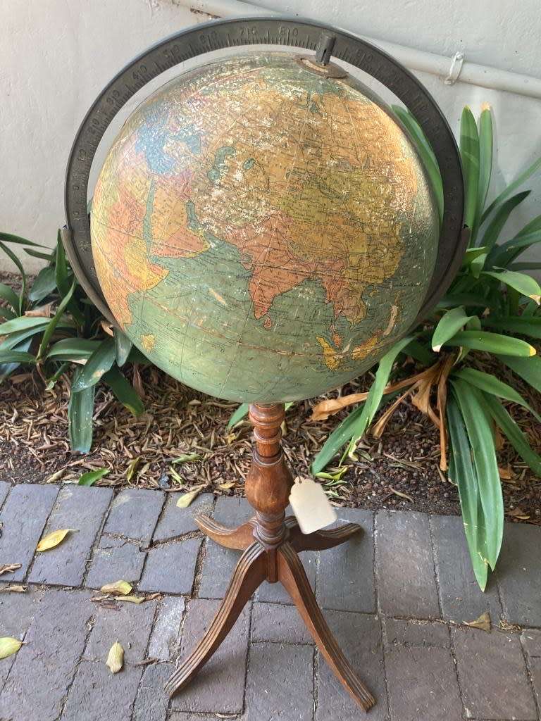 Vintage Standing Replogle World Globe ( 85 cm )