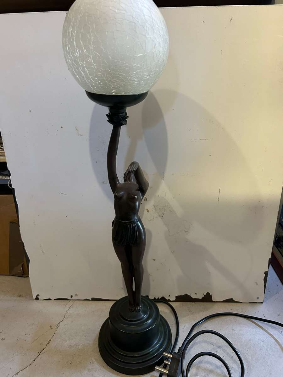 Beautiful Art Deco Figurine Lamp