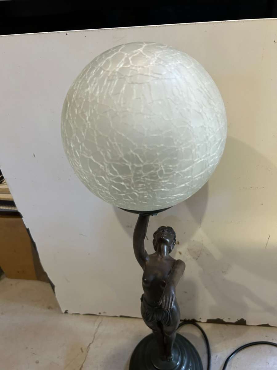 Beautiful Art Deco Figurine Lamp