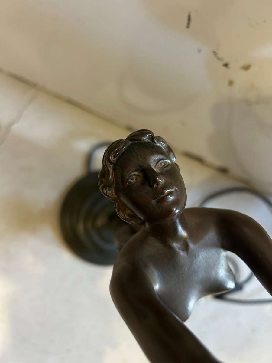 Beautiful Art Deco Figurine Lamp