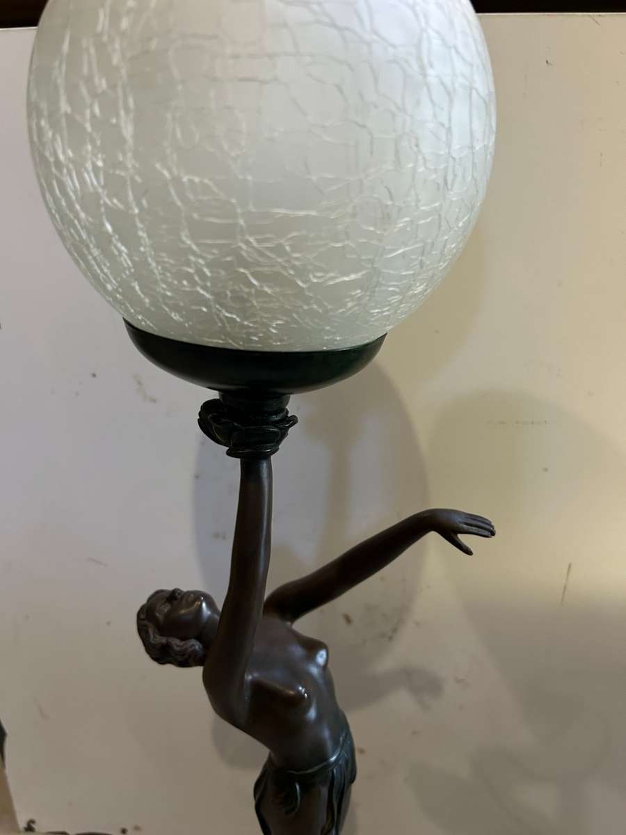 Beautiful Art Deco Figurine Lamp