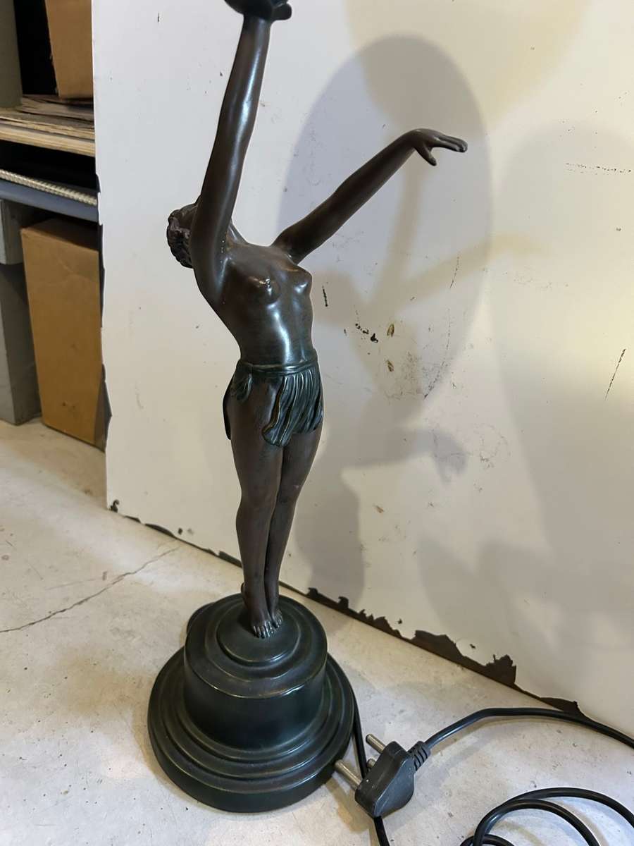Beautiful Art Deco Figurine Lamp