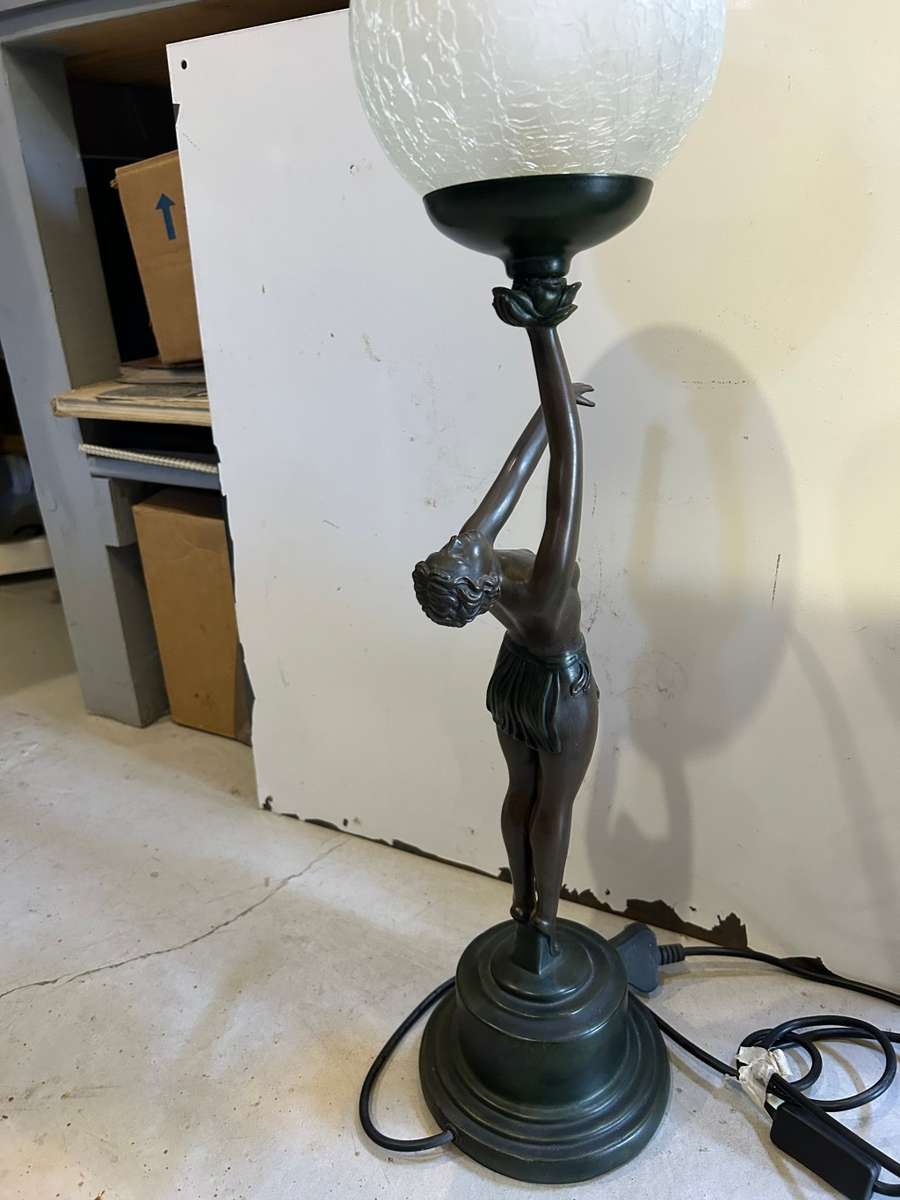 Beautiful Art Deco Figurine Lamp