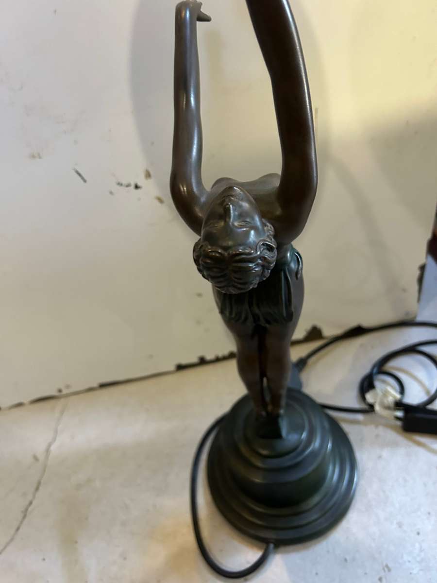 Beautiful Art Deco Figurine Lamp