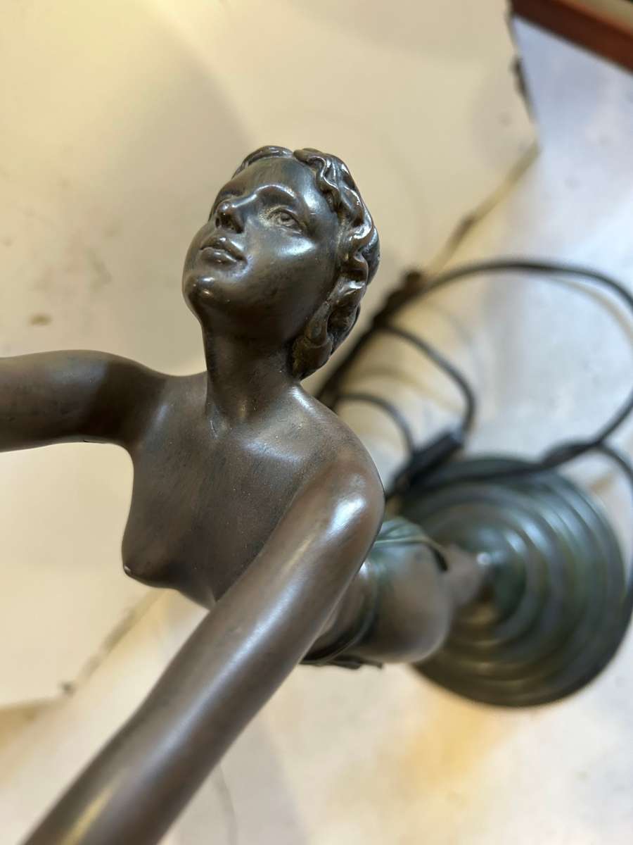 Beautiful Art Deco Figurine Lamp