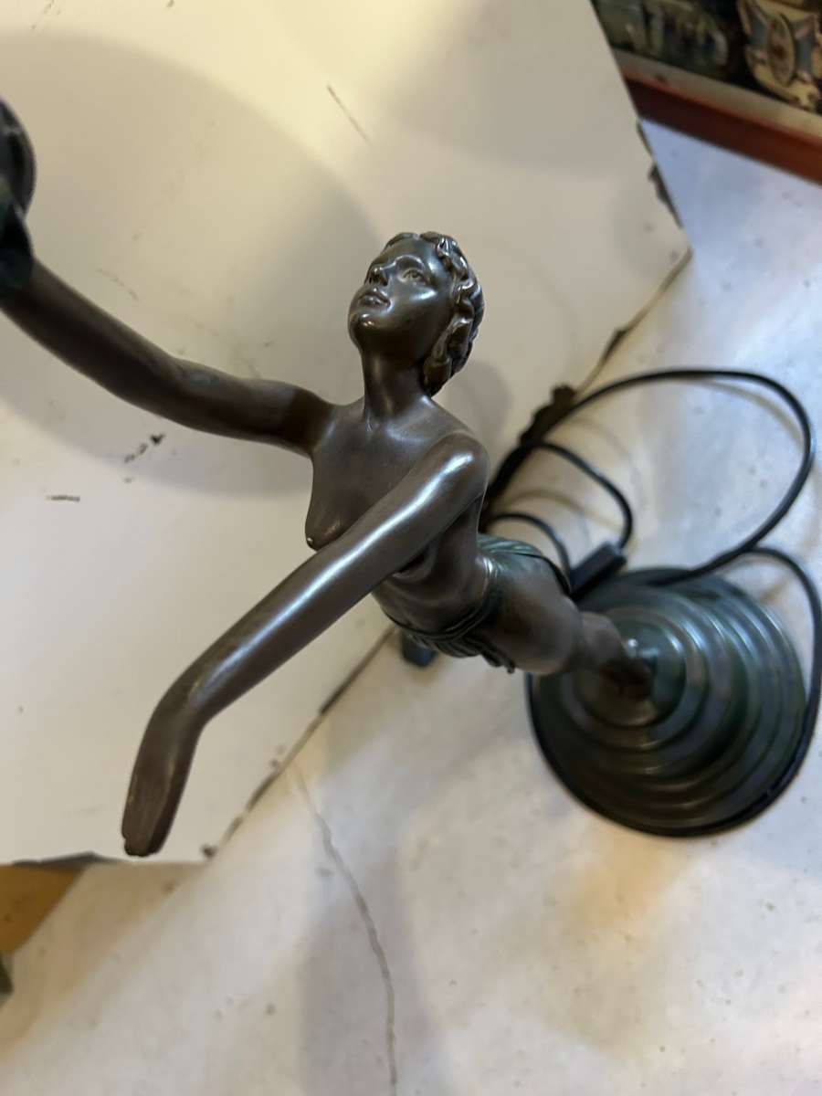 Beautiful Art Deco Figurine Lamp