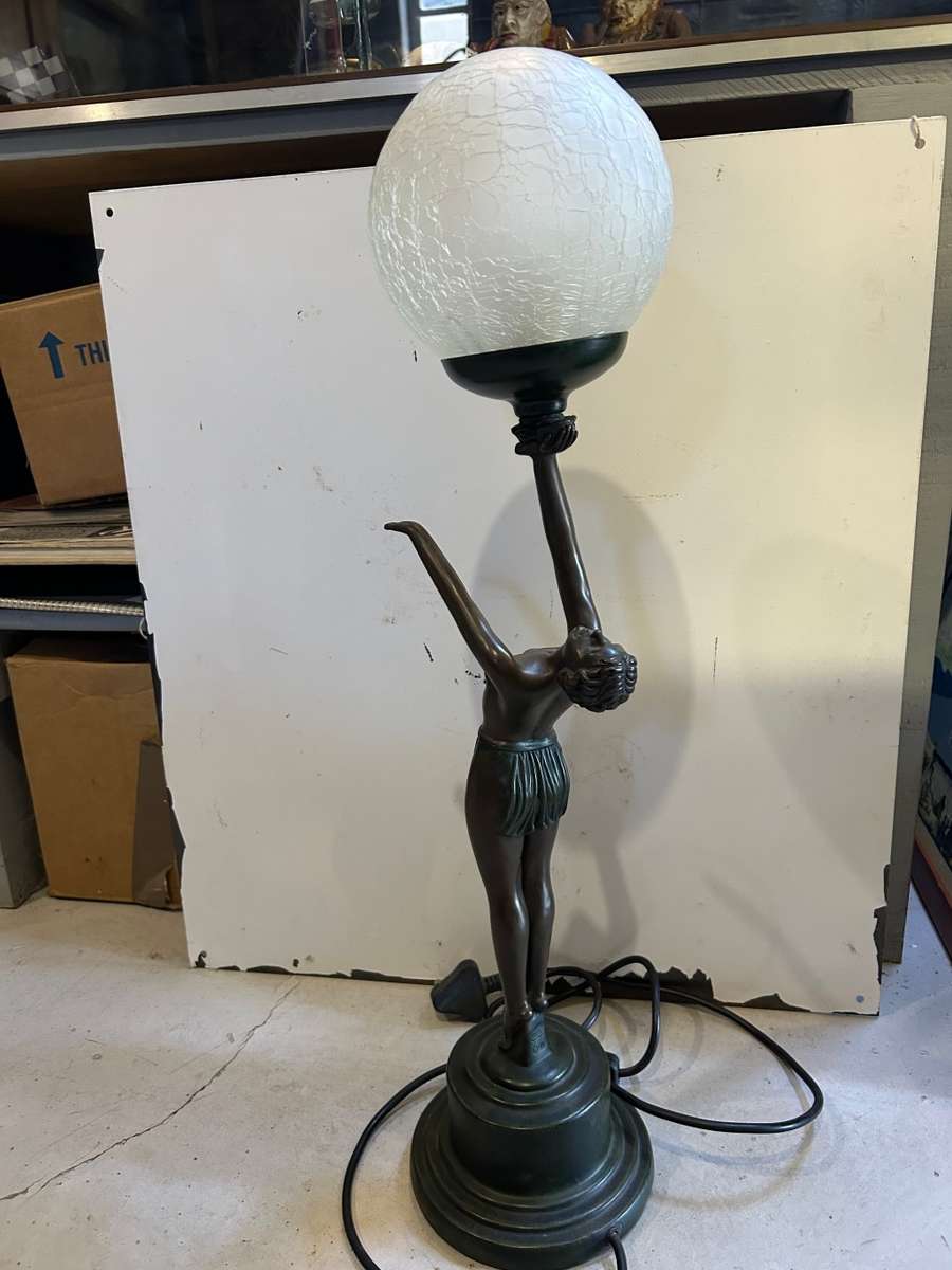 Beautiful Art Deco Figurine Lamp